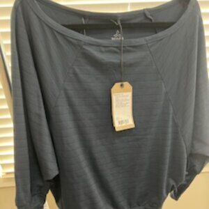 NWT Prana workout top size small, Navy
